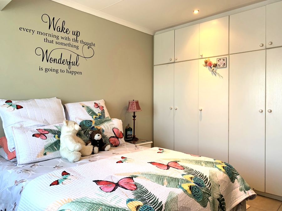 4 Bedroom Property for Sale in Wavecrest Eastern Cape